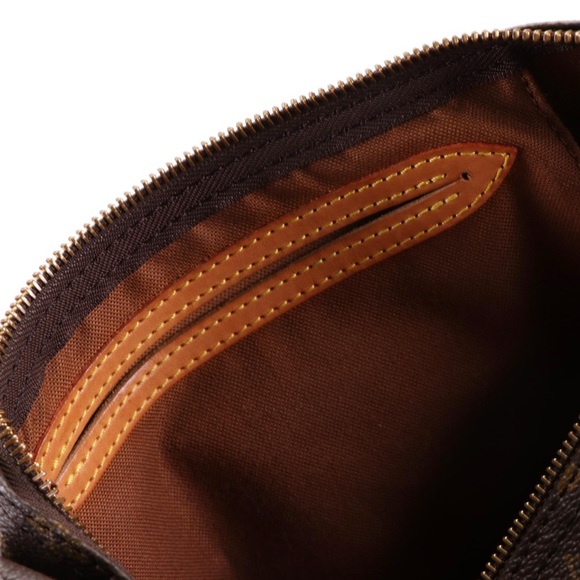 Louis Vuitton Speedy 30 in Monogram Canvas and Vachetta Leather - Picture 9 of 17